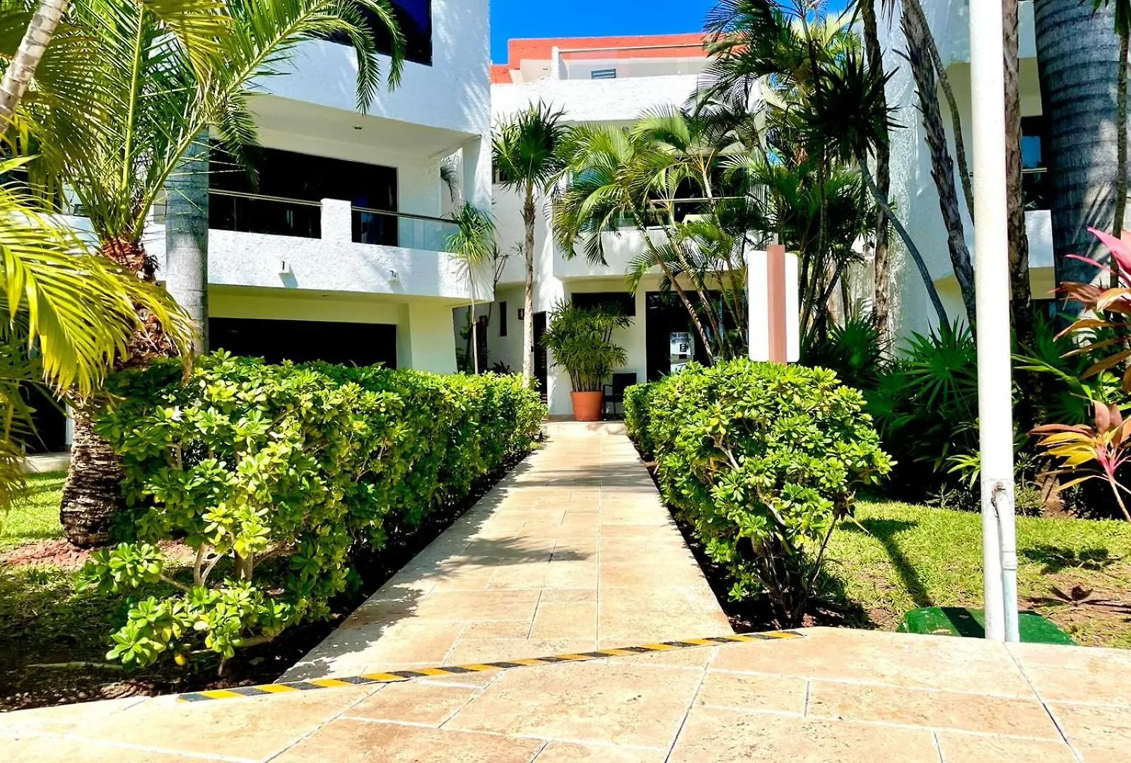 Sina Suites Cancun - Adults Only 3*,